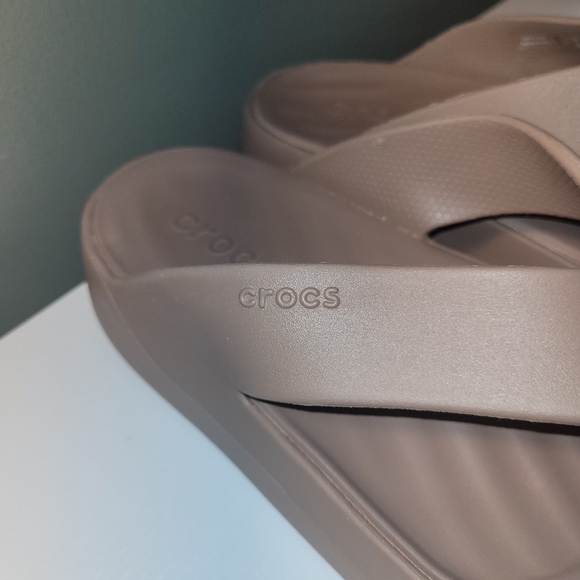 Crocs Platform Latte Flip Flops. Size 7 Soft and Comfy - Picture 6 of 8